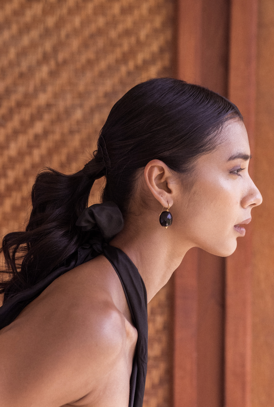 Snakefruit Seed Drops in Black Onyx